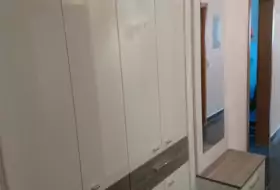 Schreinerei Ilin - Garderobe mit herausfahrbarem Unterteil (2)