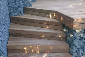 Schreinerei Ilin - Holzterasse mit Treppe